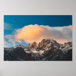 Poster Nuvens queimando sobre as montanhas