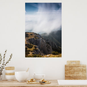 Poster Nuvens rolando sobre montanhas