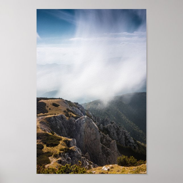 Poster Nuvens rolando sobre montanhas (Frente)