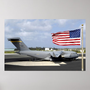 Poster O C-17 Globemaster III senta-se no flightline