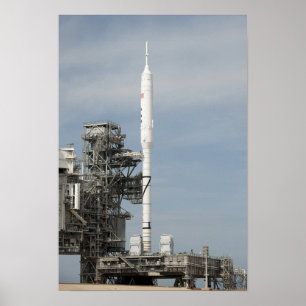 Poster O foguete de Ares IX é visto na plataforma de