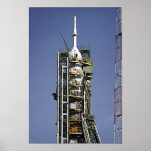 Pôster O foguete de Soyuz é erigido na posição 3