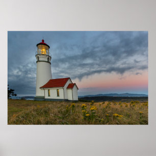 Pôster O mais antigo farol do Oregon no Estado de Cabo Br