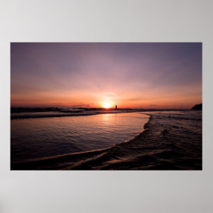 Poster O pôr do sol na praia é luz escura e ser forte