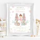 Poster O primeiro aniversario Nutcracker Winter Onederlan<br><div class="desc">Personalize este doce sinal de boas-vindas de inverno cor-de-rosa, primeiro festa de aniversário, fácil e rapidamente, basta pressionar o botão personalizar para reorganizar e formatar o estilo e a colocação do texto. Apresentando personagens brancos do quebra-cabeça em cores doces pastel. Perfeito para o primeiro aniversário do seu floco de neve!...</div>