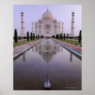 Poster o Taj Mahal refletiu-se perfeitamente na piscina d