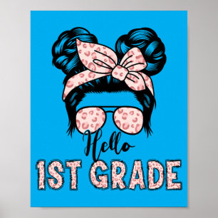 Poster Olá Menina do 1º Ano com Coque de Cabelo Desgrenha