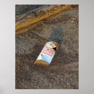 Pôster Old Rusty Beer Can ao longo do rio Mississippi