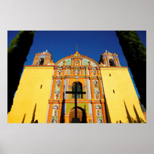 Poster Opinião de baixo ângulo da igreja ornamentado