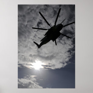 Pôster Opinião de baixo ângulo de um CH-53E