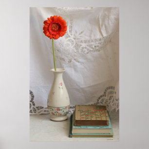 Poster Orange gerbera e livros antigos