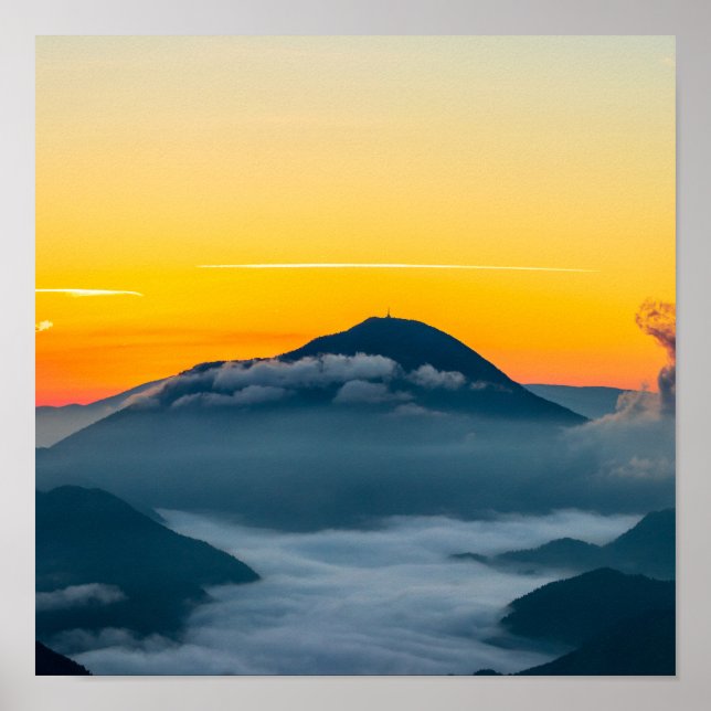 Poster Orange sunrise sky acima de Uršlja gora, Eslovênia (Frente)