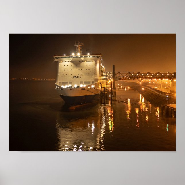 Poster Orgulho do Ferry Hull à Noite – Atmosférico (Frente)