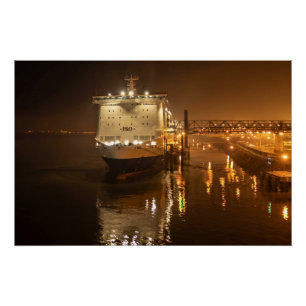 Pôster Orgulho do Ferry Hull à Noite – Atmosférico