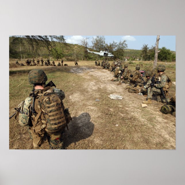 Pôster Os fuzileiros americanos fornecem segurança como u (Frente)