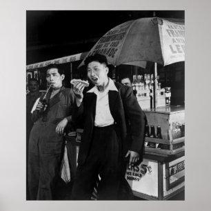 Poster Os marinheiros chineses comem a comida lixo, 1942