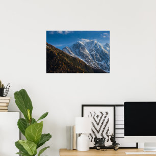 Poster Outono e inverno nas montanhas nevadas