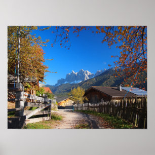 Poster Outono em uma vila nas dolomites em Italia
