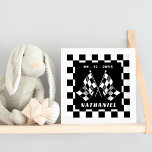 Poster Padrão de Padrões de Sinalizadores Pretos e Checad<br><div class="desc">Legal design de padrão de corrida preto e branco. Com espaço para personalizar ou personalizar com um nome e data de nascimento da sua escolha. Este design na moda é feito para o carro de corrida e o amante do esporte motorizado, fã de corridas de kart, campeão de moto de...</div>