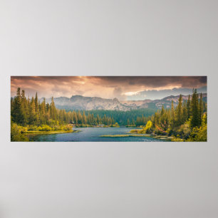 Poster Panorama: Um córrego sob uma montanha