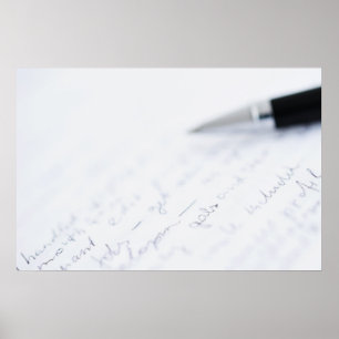 Poster papel branco com texto e uma caneta
