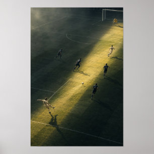 Poster Partida de Futebol Aéreo – Destaque Dourado Dramát