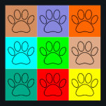 Pôster Patilhas Em Quadrados<br><div class="desc">Uma pata de cão bonita imprime o estilo de desenho animado em quadrados coloridos. Design de decoração original para casa, escritórios e negócios relacionados a cães.</div>