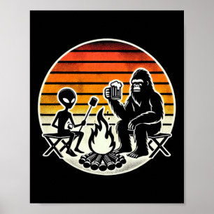 Poster Pé Grande e Alien Acampando Bebendo Cerveja