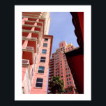 Poster Perspectiva Rosa: Deco da Arte<br><div class="desc">Perspectiva ascendente. Deco de arte - cores pastel no sul da Flórida. Fotografia de Minerva Bloom.</div>