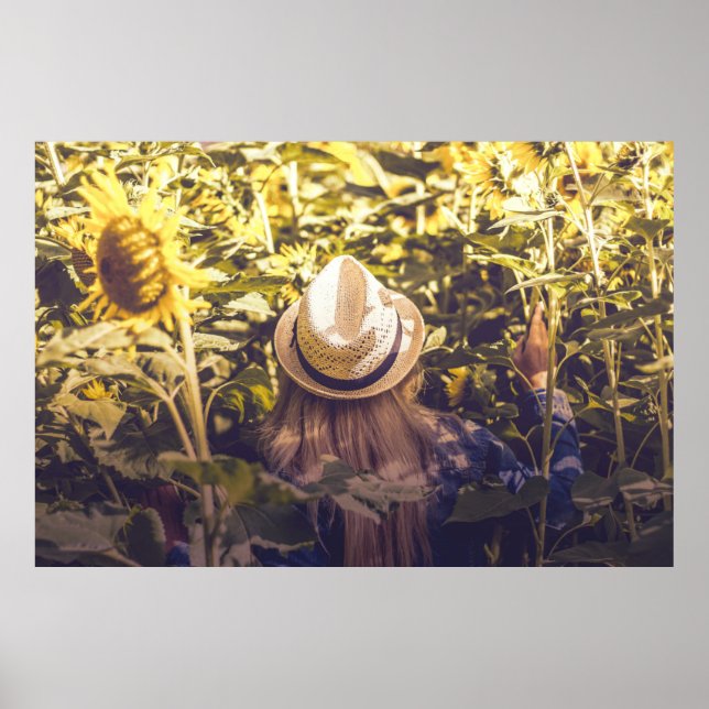 Poster Pessoa que veste chapéu branco ao lado dos campos  (Frente)