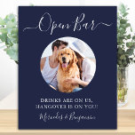Poster Pet Dog Weding Open Bar Marinho Azul Foto Personal<br><div class="desc">Abrir Bar! Caligrafia simples, mas elegante, esta placa de bar de casamento mostra bar aberto em caligrafia elegante, e bebidas estão sobre nós, ressaca em você! . Personalize esta placa de casamento elegante com sua foto favorita de animal de estimação, foto de cão, foto de noivado ou casal e nomes!...</div>