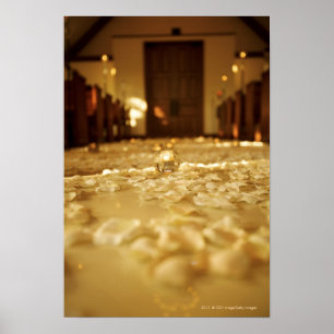 Pôster Pétalas da flor no assoalho da igreja