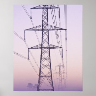 Poster Pilões da eletricidade na névoa no alvorecer