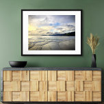 Poster Pismo Beach California Dramatic Bold Sunset Photo<br><div class="desc">Esta dramática praia litorânea Pismo, Califórnia, larga, pristina, paisagem de praia arenosa, levada perto do pôr do sol, exumenta paz e solidão. Aqui você encontrará os surfistas esperando pela onda perfeita, assim como os pássaros pequenos procurando por seu lanche noturno. Você pode personalizar facilmente este poster além do que eu...</div>