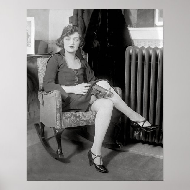 Poster Pistola escondida no jardim, 1922. Vintage Photo (Frente)