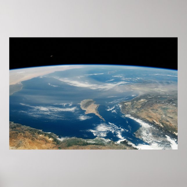 Poster Poeira Sobre O Mar Mediterrâneo E A Ilha De Chipre (Frente)