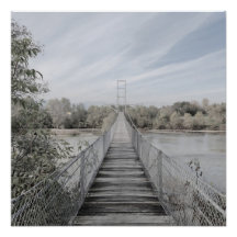 Ponte suspensa sobre o rio