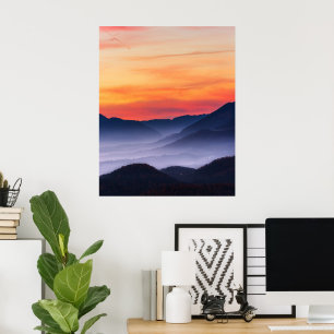Poster Pôr do sol ardente e nevoeiro no vale