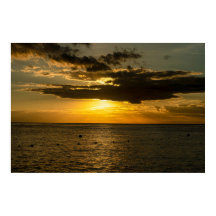 Pôr do sol dourado no oceano em Cozumel México