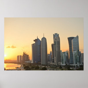 Pôster Pôr do sol sobre a silhueta de Doha, Qatar