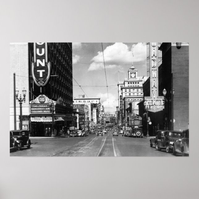 Pôster Portland, OR View of Broadway Looking North (Frente)