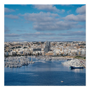 Pôster Porto de Sliema com edifícios modernos e barcos