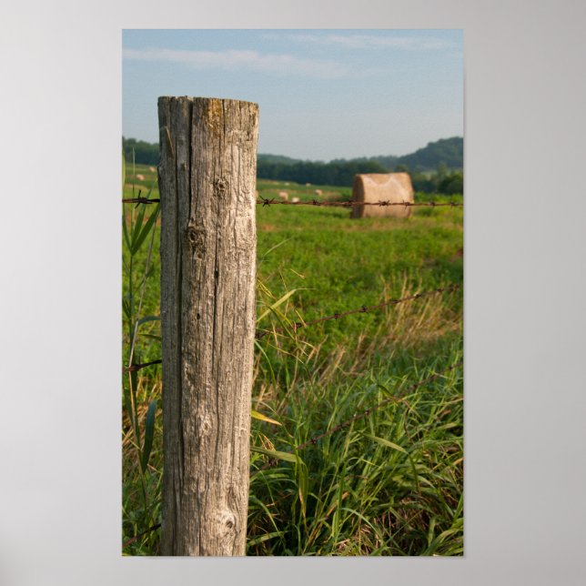 Poster Poste de Cerca de Fazenda Rural e Fardos de Feno (Frente)