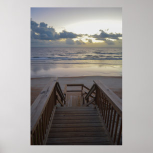 Poster Praia sobe até a borda da água calma no nascer do 
