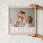 Poster Presente de Foto da Família Rosa Moderno Pastel<br><div class="desc">Presente de Foto da Família Rosa Moderno Pastel</div>