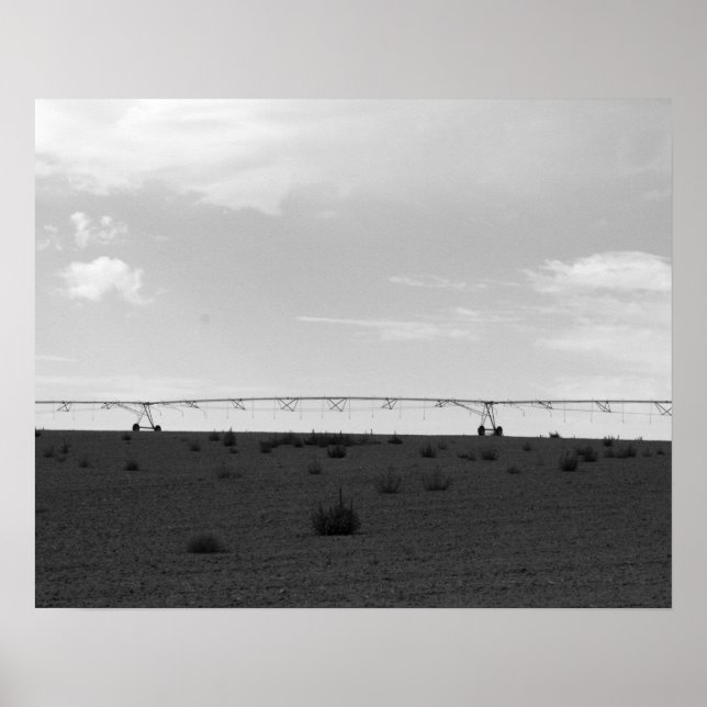 Poster Pulverizador de Irrigação de Fazenda Preta e Branc (Frente)