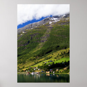Poster Quaint Village pelo fiord, Noruega