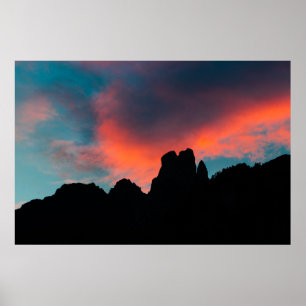 Poster Queimando nuvens sobre as montanhas