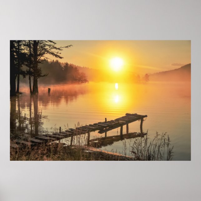 Poster Raio de Sol Idílico | Misty Mountain Lake, Bulgári (Frente)