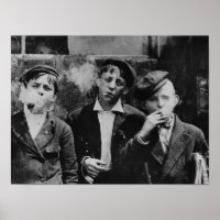 Rapazes fumando cigarros